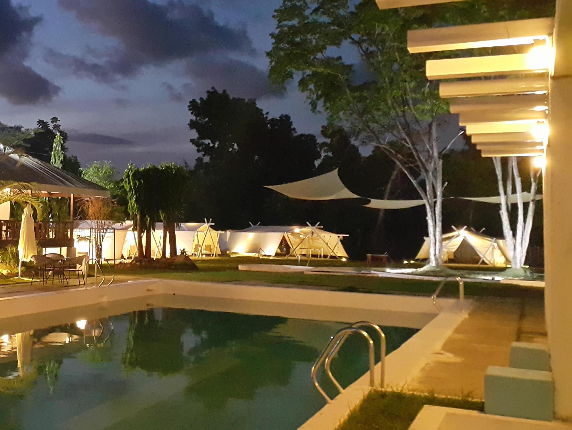Blue Hotel And Resort Calamba  Extérieur photo